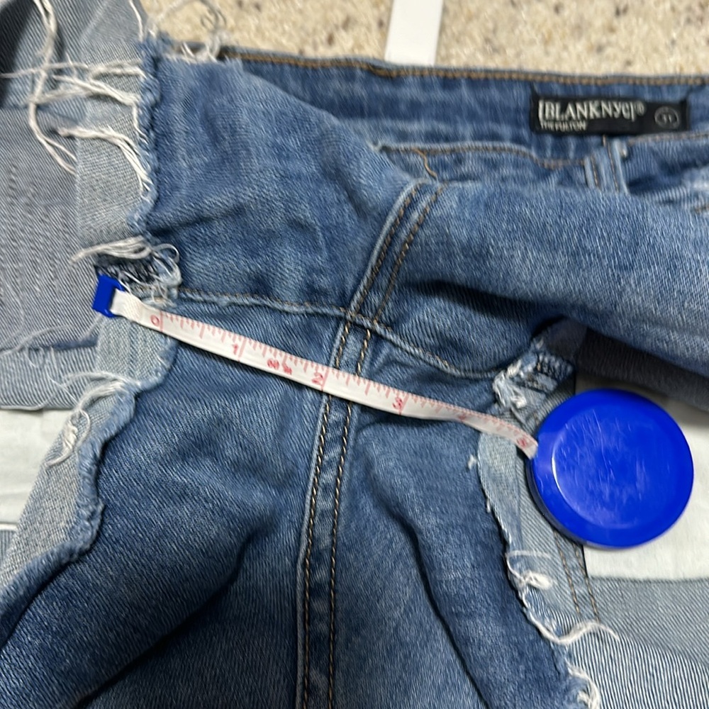 BLANKNYC distressed Jean shorts size 31 - Picture 6 of 6